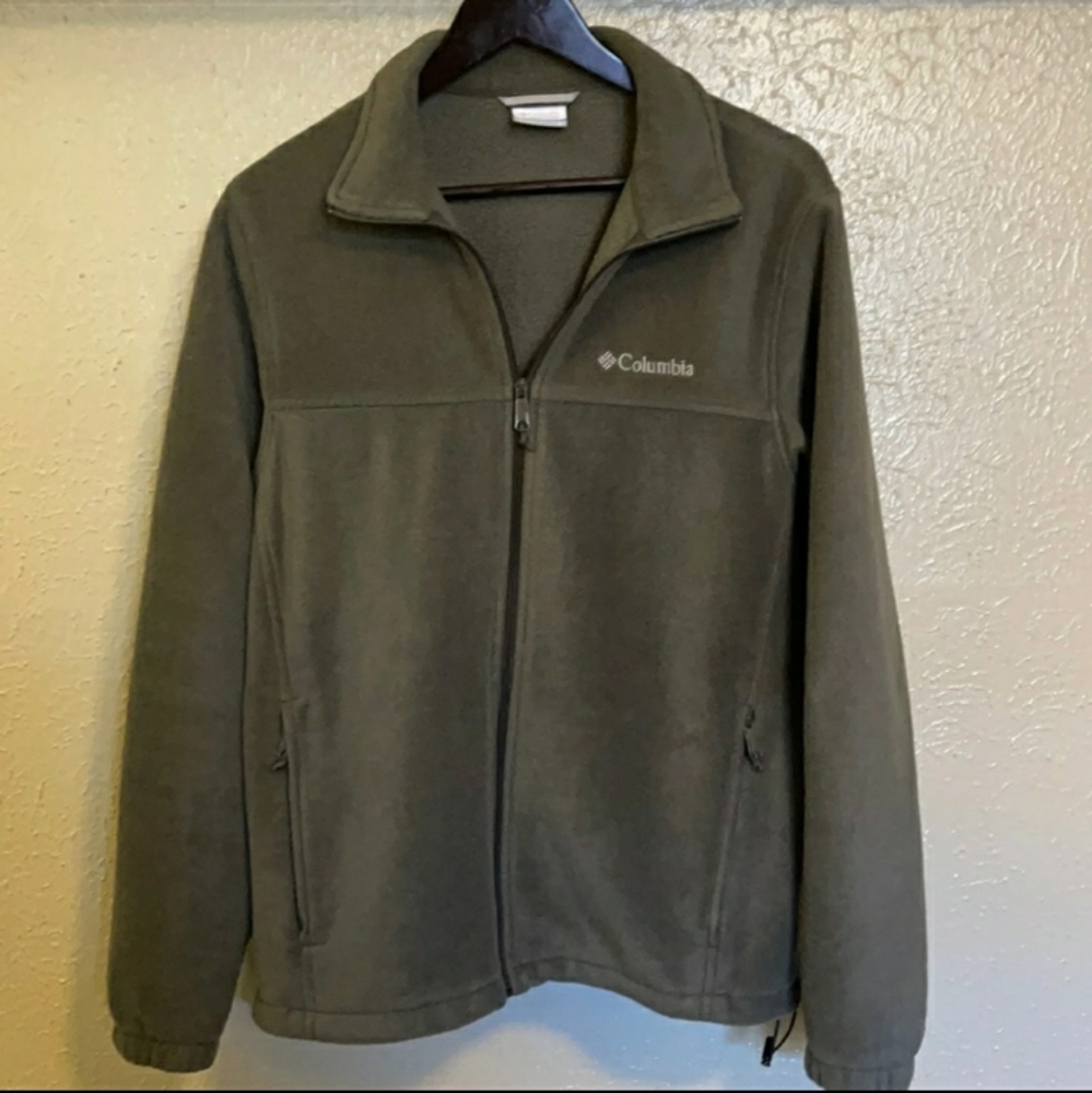 Unisex Medium Columbia jacket/fleece.